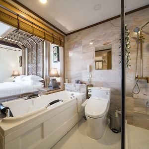 Grand Deluxe King Room